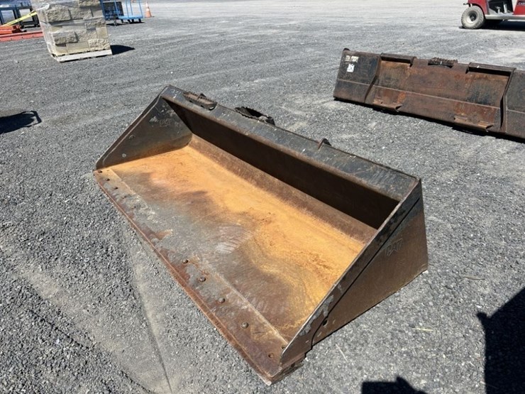 cat-84"-skidsteer-bucket-image-1