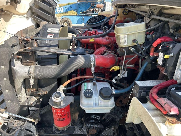 2016-freightliner-m2-106-image-7