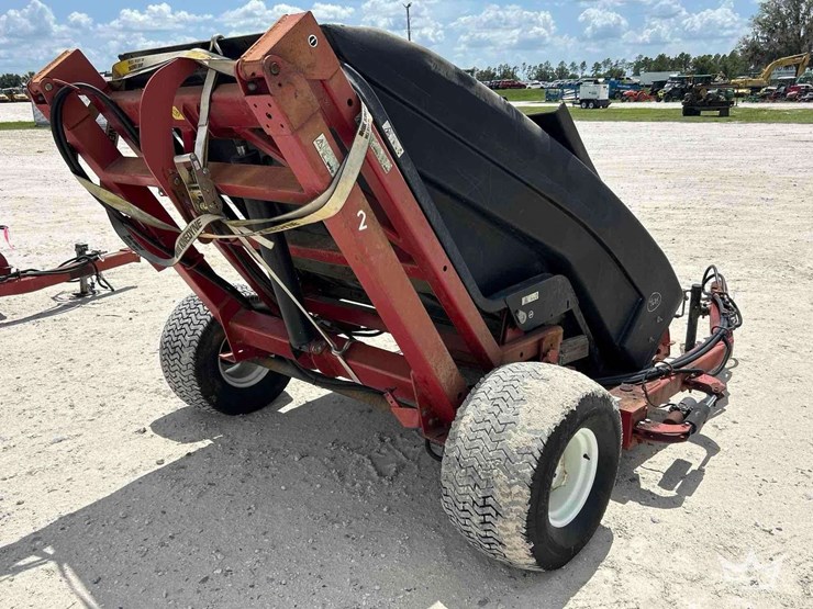 2007-toro-pro-sweep-5200-turf-sweeper-tractor-attachment-image-3