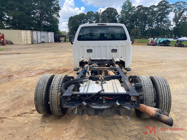 2016-ford-f-550-xl-super-duty-cab-&-chassis-truck-image-4