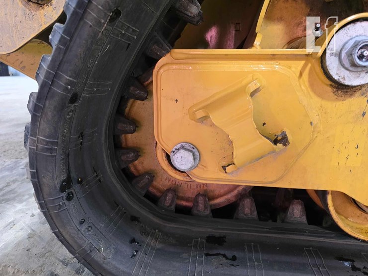 2025-caterpillar-255-image-36