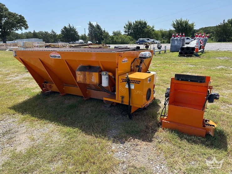 2008-henderson-sand-speader-image-1