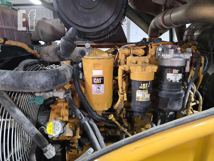 2022-caterpillar-cs56b-image-23