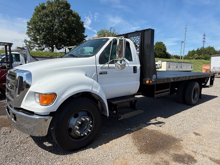 2004-ford-f650-image-1