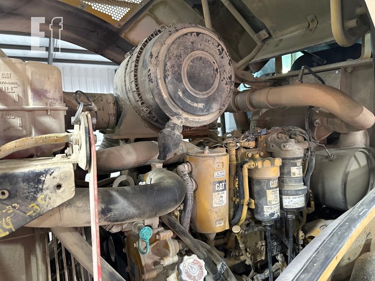 2019-caterpillar-cp56b-image-26