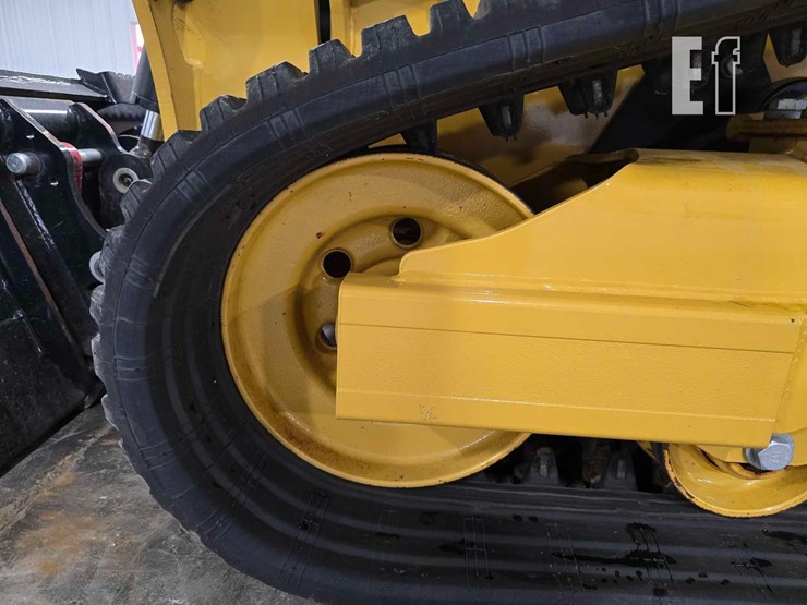 2025-caterpillar-255-image-28
