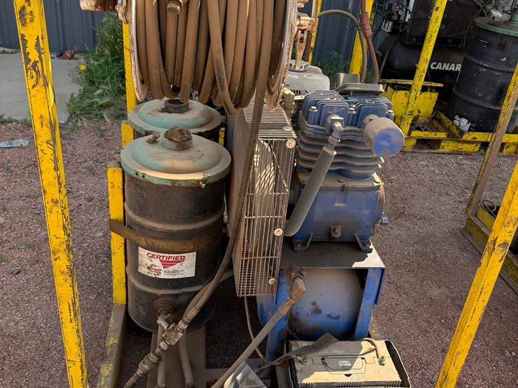 4.6’-x-4.6’-quincy-mod-g213h30hcb-compressor-skidded-w/-(2)-bbls-of-certified-grease-image-2