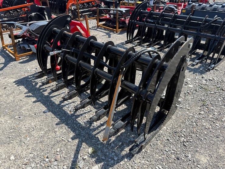 #2013-•-unused-future-clg72-70"-skid-steer-curved-log-grabber-c-hxzmq2605135-inv#48930-image-3