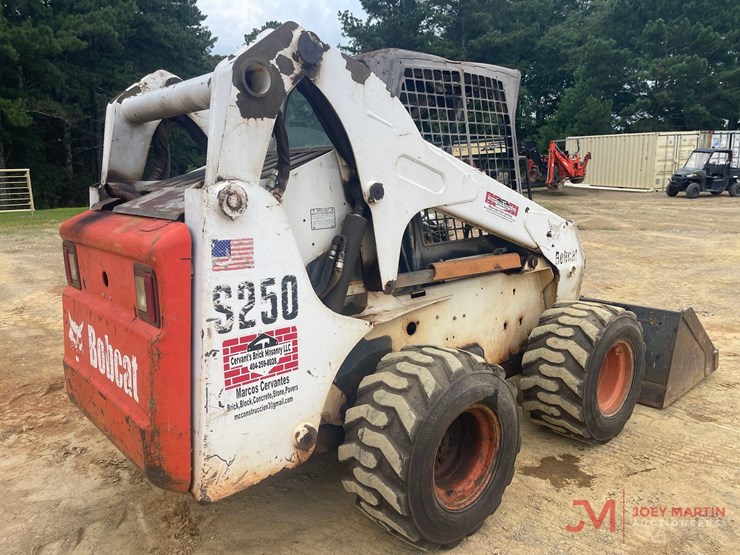 2002-bobcat-s250-skid-steer-loader-image-3