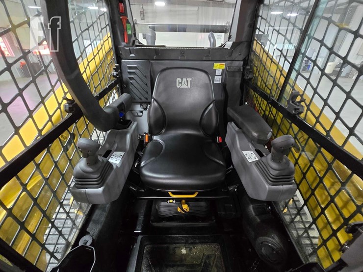 2025-caterpillar-255-image-14
