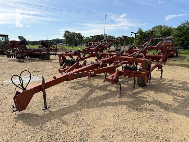 white-field-cultivator-image-3