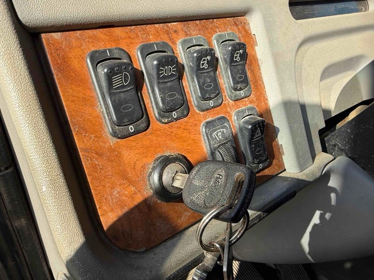 2006-peterbilt-378-image-18