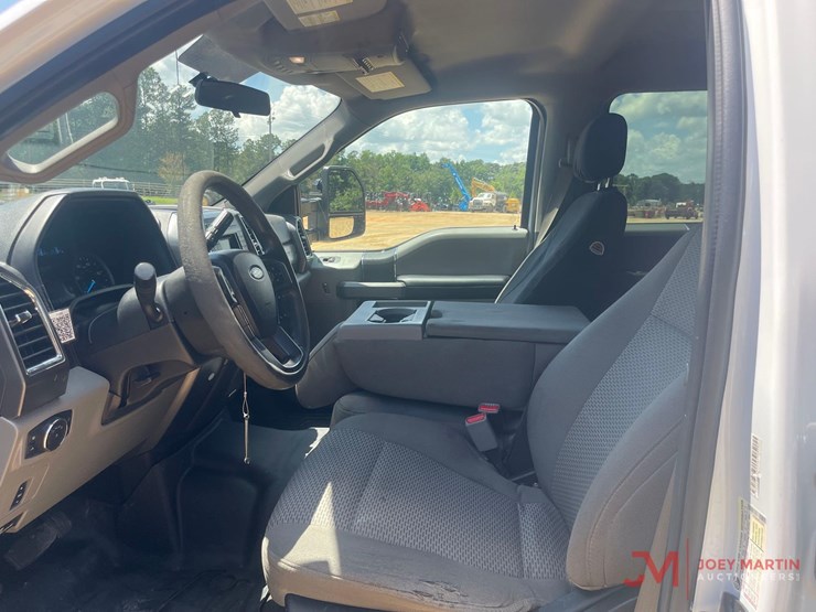 2017-ford-f-250-xlt-super-duty-pickup-truck-image-26