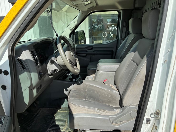 2020-nissan-nv2500-image-7