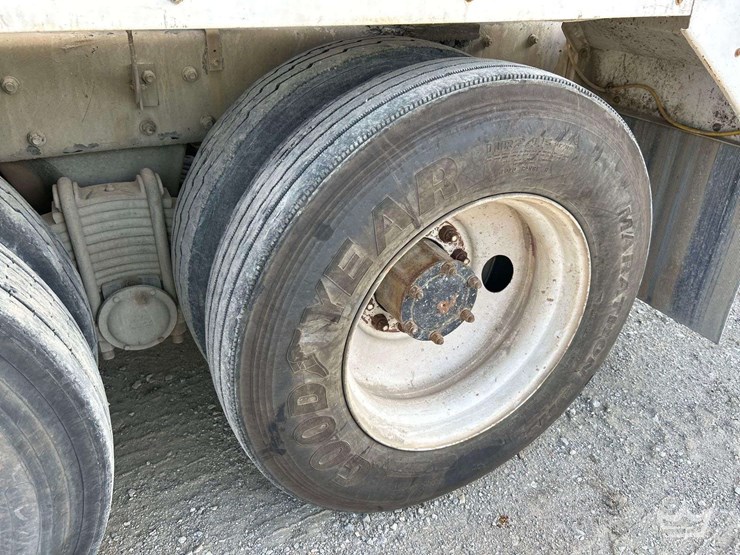 1994-mack-dm690s-image-36