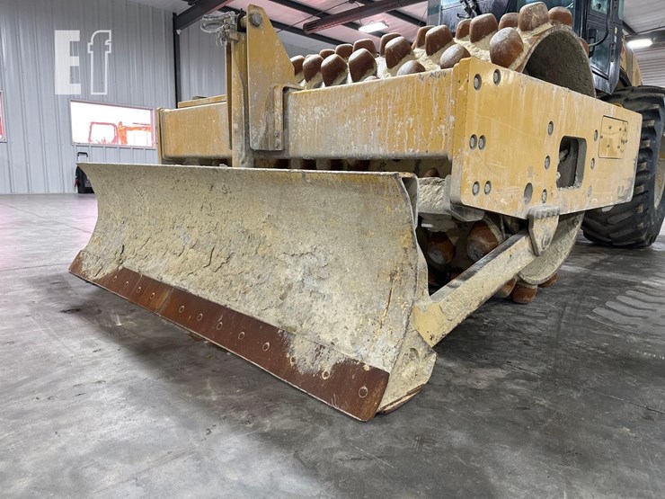 2019-caterpillar-cp56b-image-11