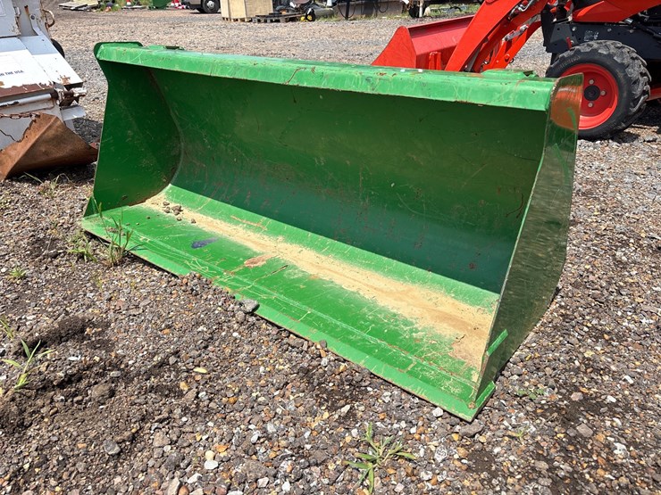 john-deere-300-image-1