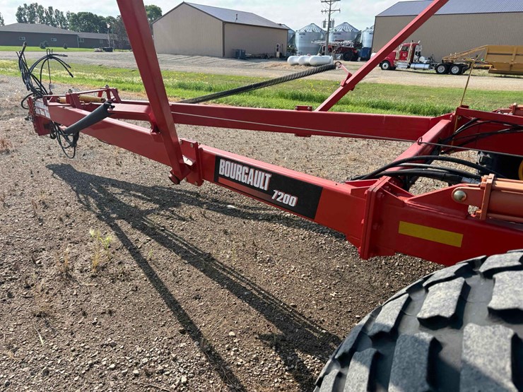 2013-bourgault-7200-image-26