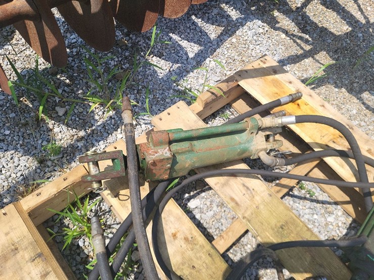 oliver-hydraulic-cylinder-w/hoses-image-2