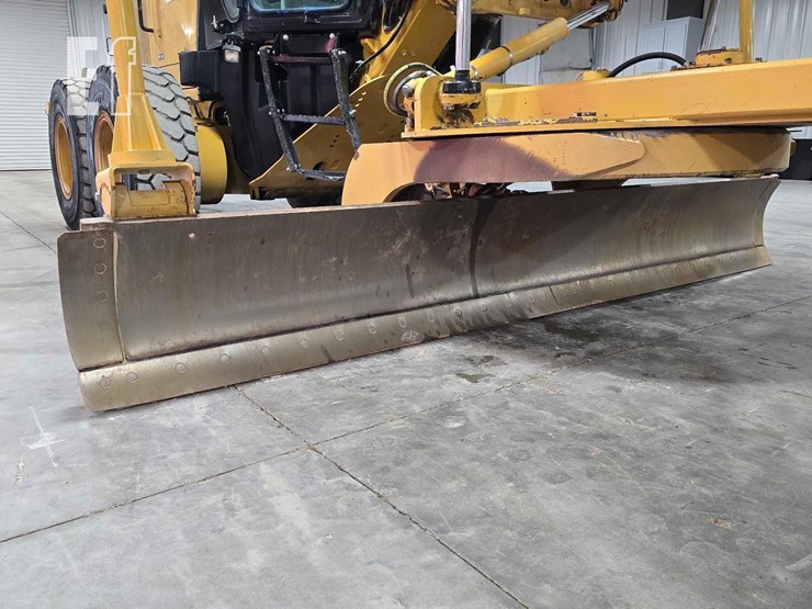 2010-caterpillar-160m-image-10