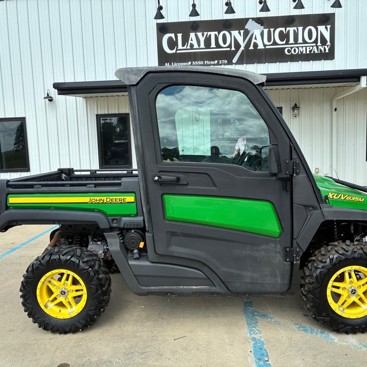 JOHN DEERE GATOR