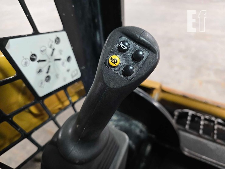 2022-caterpillar-259d3-image-17