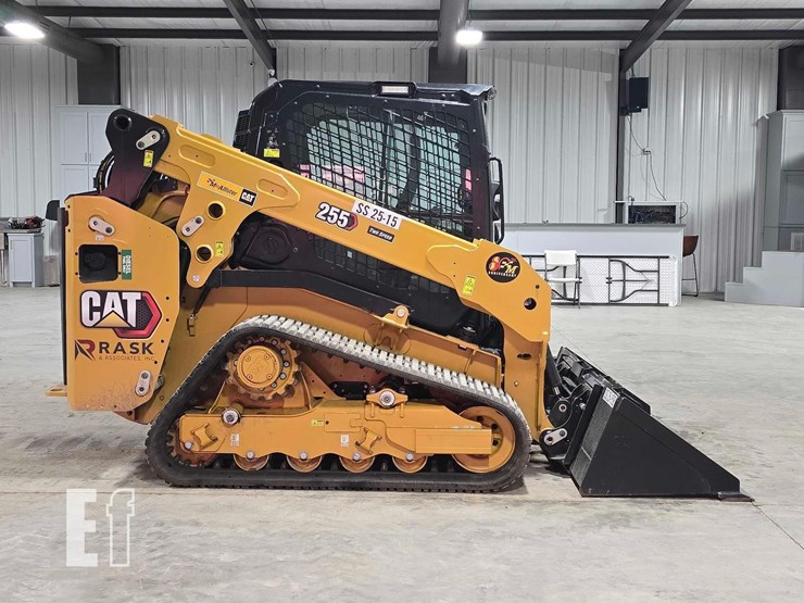 2025-caterpillar-255-image-6