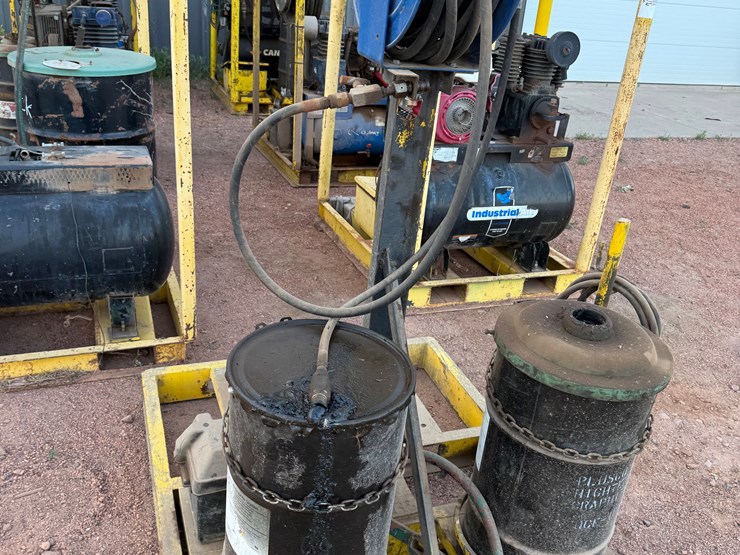 (3)-4.4’-x-3.9’-grease-lube-skids-f/-parts-image-10