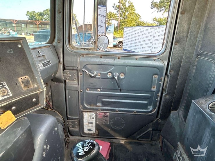 1994-mack-dm690s-image-21
