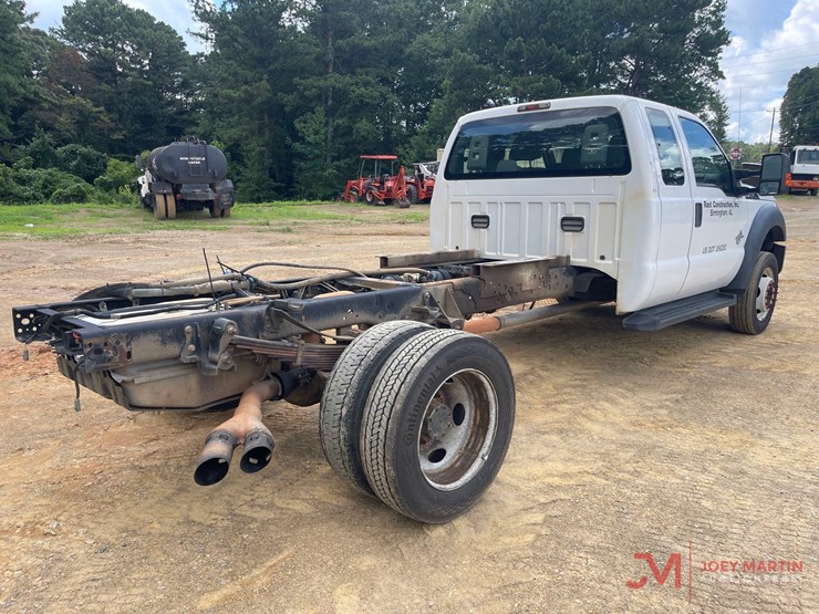 2016-ford-f-550-xl-super-duty-cab-&-chassis-truck-image-3