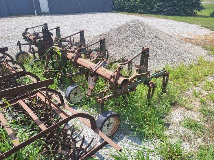 oliver-4r30"-3pt-hitch-cultivator-image-1