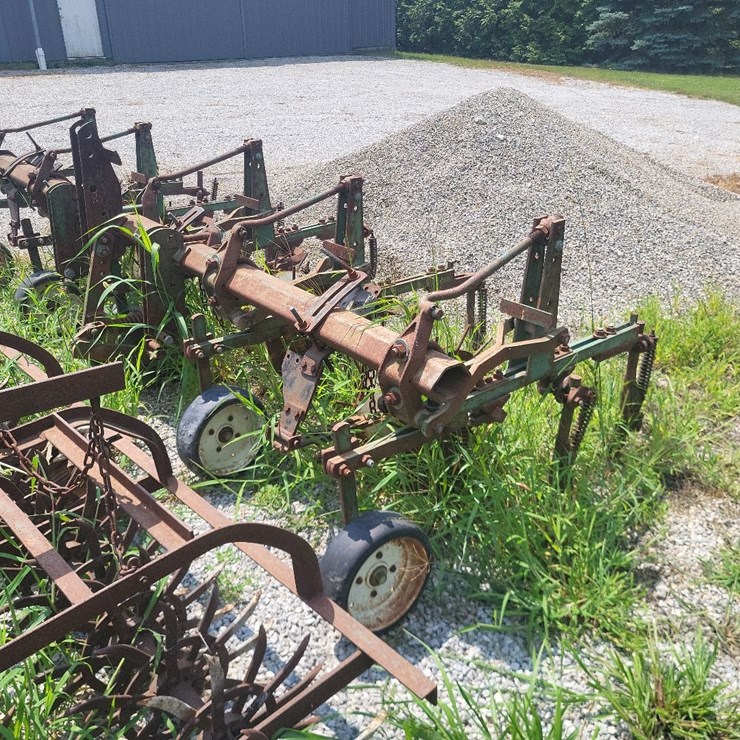 Oliver 4R30" 3pt Hitch Cultivator