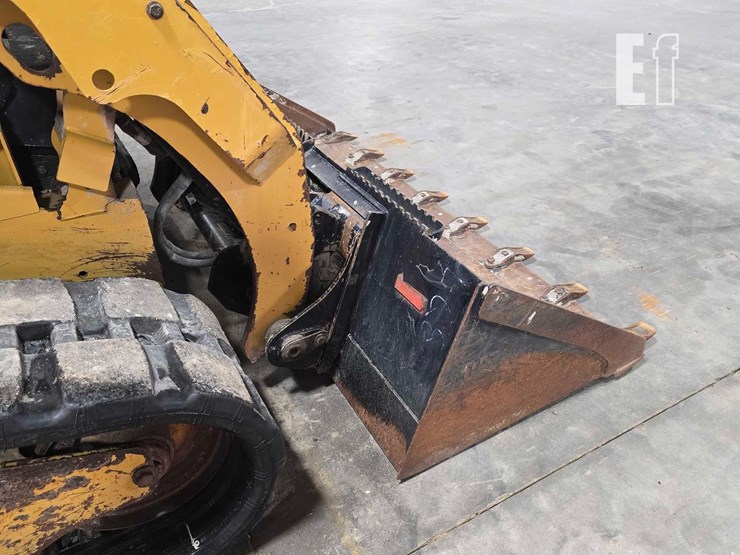 2015-caterpillar-259d-image-11