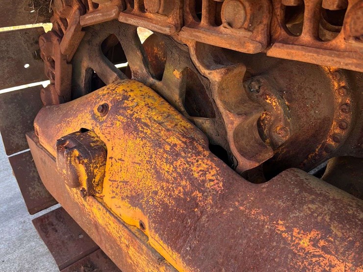 caterpillar-d7-image-15