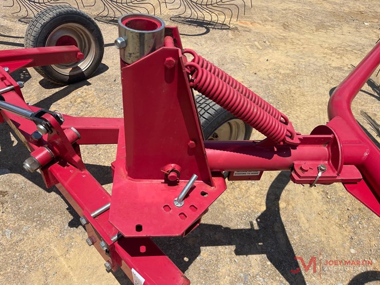 2016-maschio-gaspardo-girasole-t8c-hay-rake-image-13