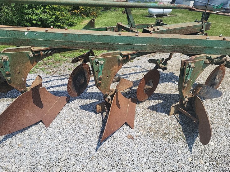 oliver-545-in-furrow--4-bottom-moldboard-plow-w/coulters-image-12