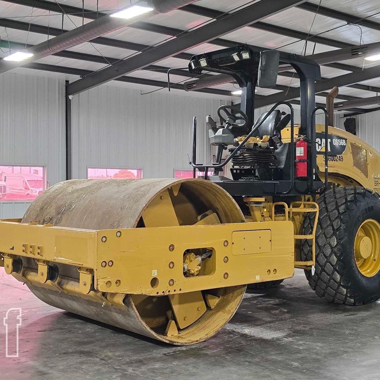 2016 CATERPILLAR CS56B