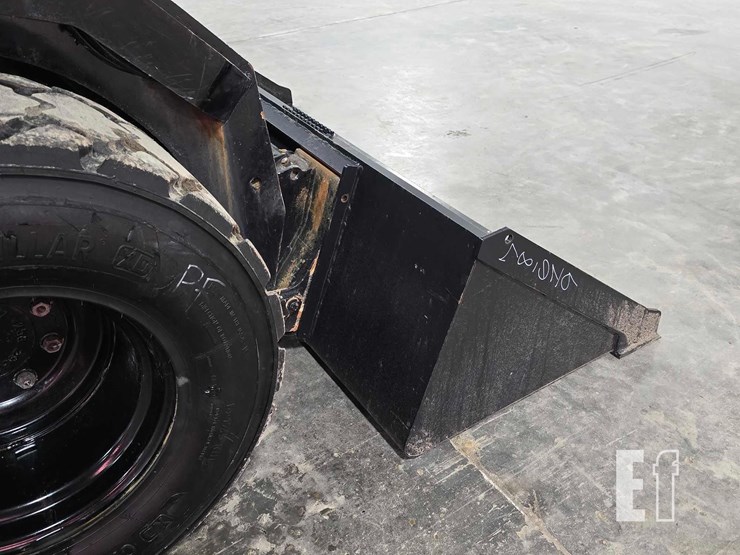 2014-caterpillar-272d-image-11