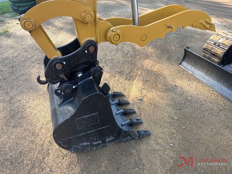2021-caterpillar-305.5e2-image-12