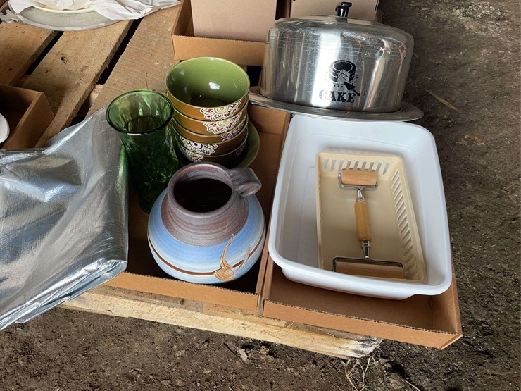 assorted-kitchenware-and-decorative-items-collection-image-1
