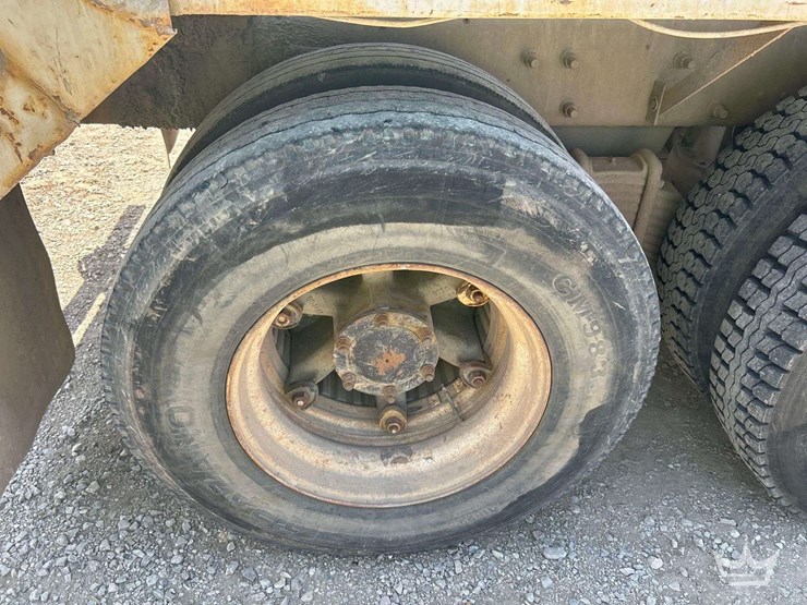 1994-mack-dm690s-image-35