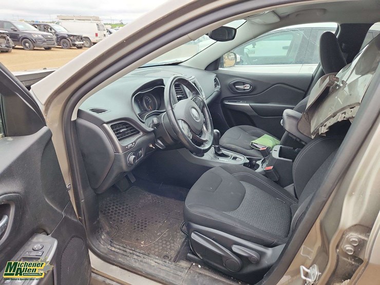 2021-jeep-cherokee-image-11