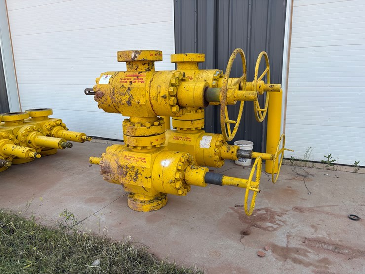 (4x$)-7-1/16”-10k-frac-valves-image-1