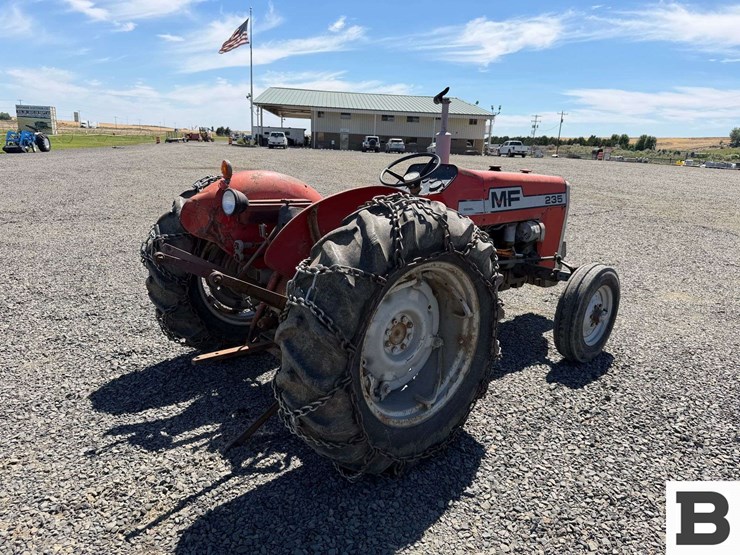 1975-massey-ferguson-235-image-5