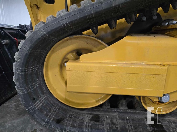 2025-caterpillar-255-image-27