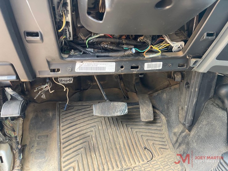 2016-ford-f-550-xl-super-duty-cab-&-chassis-truck-image-21