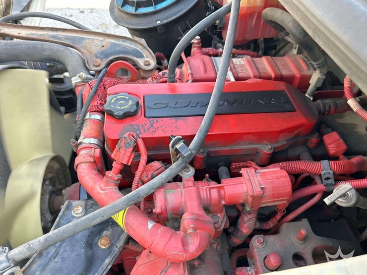 2016-freightliner-m2-106-image-8