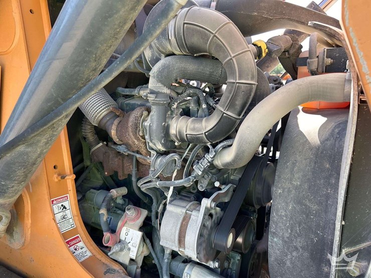 case-580n-ep-extendahoe-loader-backhoe-image-10