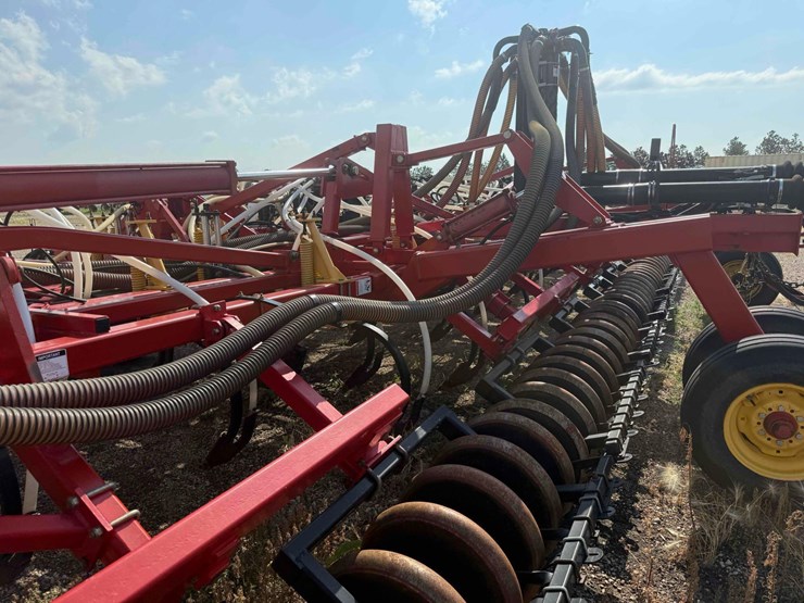 2006-bourgault-8710-air-seeder-image-46