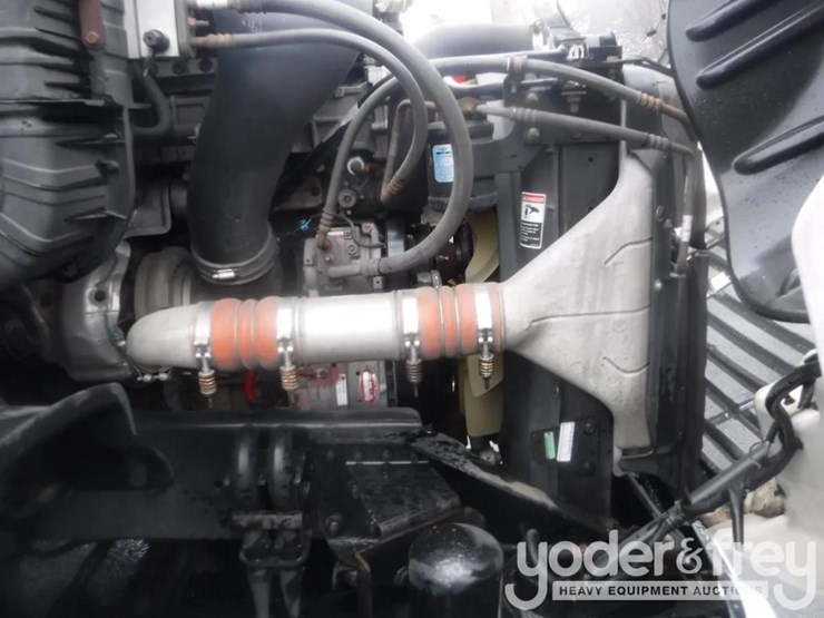2018-freightliner-cascadia-113-image-11